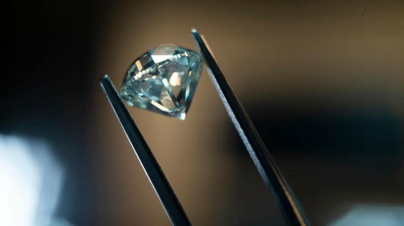 Decline in Prices for High-Clarity Diamonds Persists da 1 1