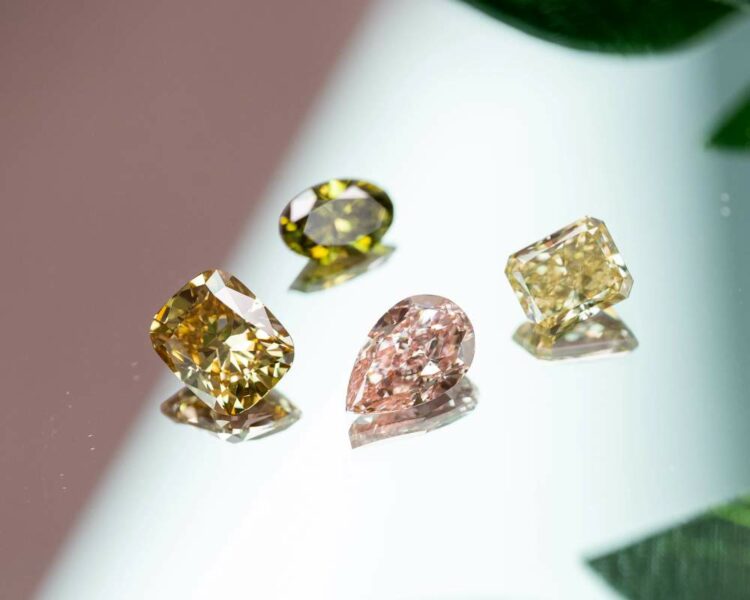 Fluctuations in Fancy Color Diamond Prices: A Mixed Q2 2024 Report color mix diamonds pink yellow green brown yellow 6 1