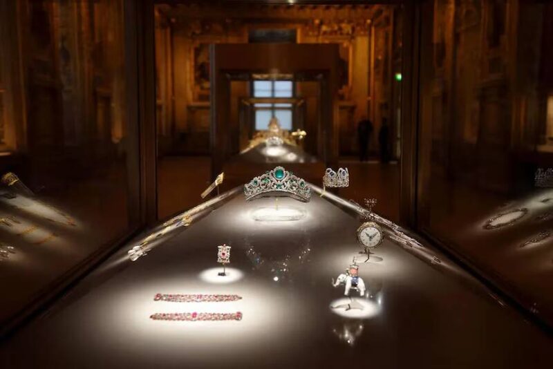 Louvre Jewellery Heist Targets Crown Jewels in High-Profile Security Breach louvere
